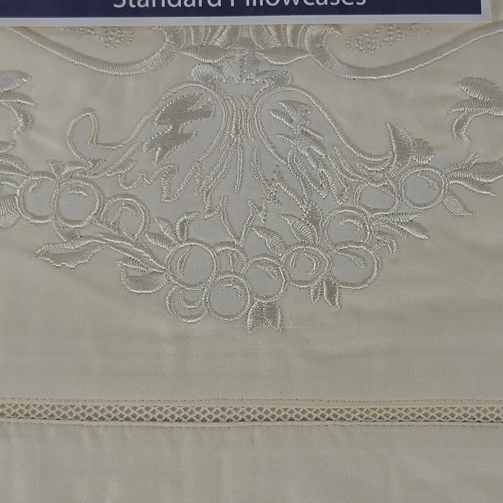 VTG Shavel Heirloom Pillowcases Ivory Cream Embroidered Sateen 300TC Cotton NOS